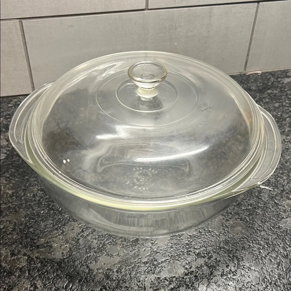 2qt Vintage Pyrex. Glass Casserole Dish with Lid Excellent Condition